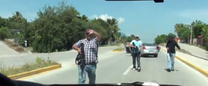 Federal agents approach a car filled with four journalists in Cocula, Guerrero, just outside of Iguala. Photo: Youtube.