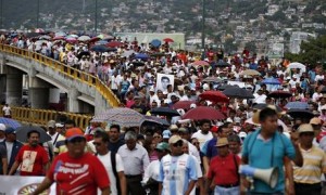 Thousands march in Acapulco, Guerrero in support of the 43 disappeared students in Iguala. Photo: Eduardo Verugo, Associated Press.