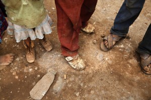 Migrant farm workers from Guerrero working in Sinaloa at a mega-farm cannot afford to buy proper shoes on their $1.00-$1.50/hour earnings. Photo: Don Bartletti, Los Angeles Times.