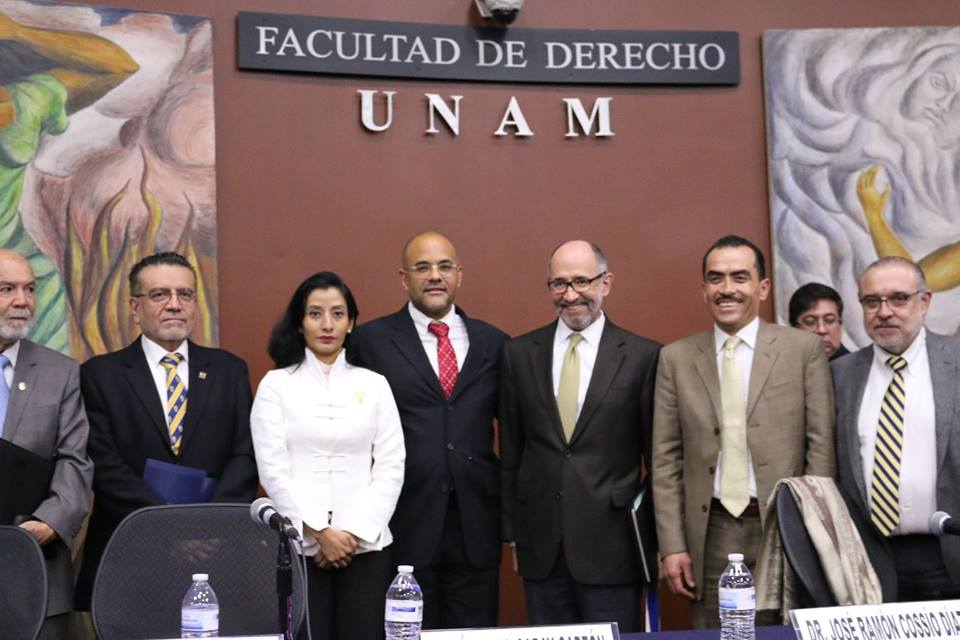 Keynote speaker Supreme Court Justice José Ramón Cossīo Díaz with UNAM Faculty