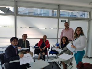 Chilean attorney Leonardo Moreno leads a small group of UNAM law professors through an oral adversarial skills practice session.